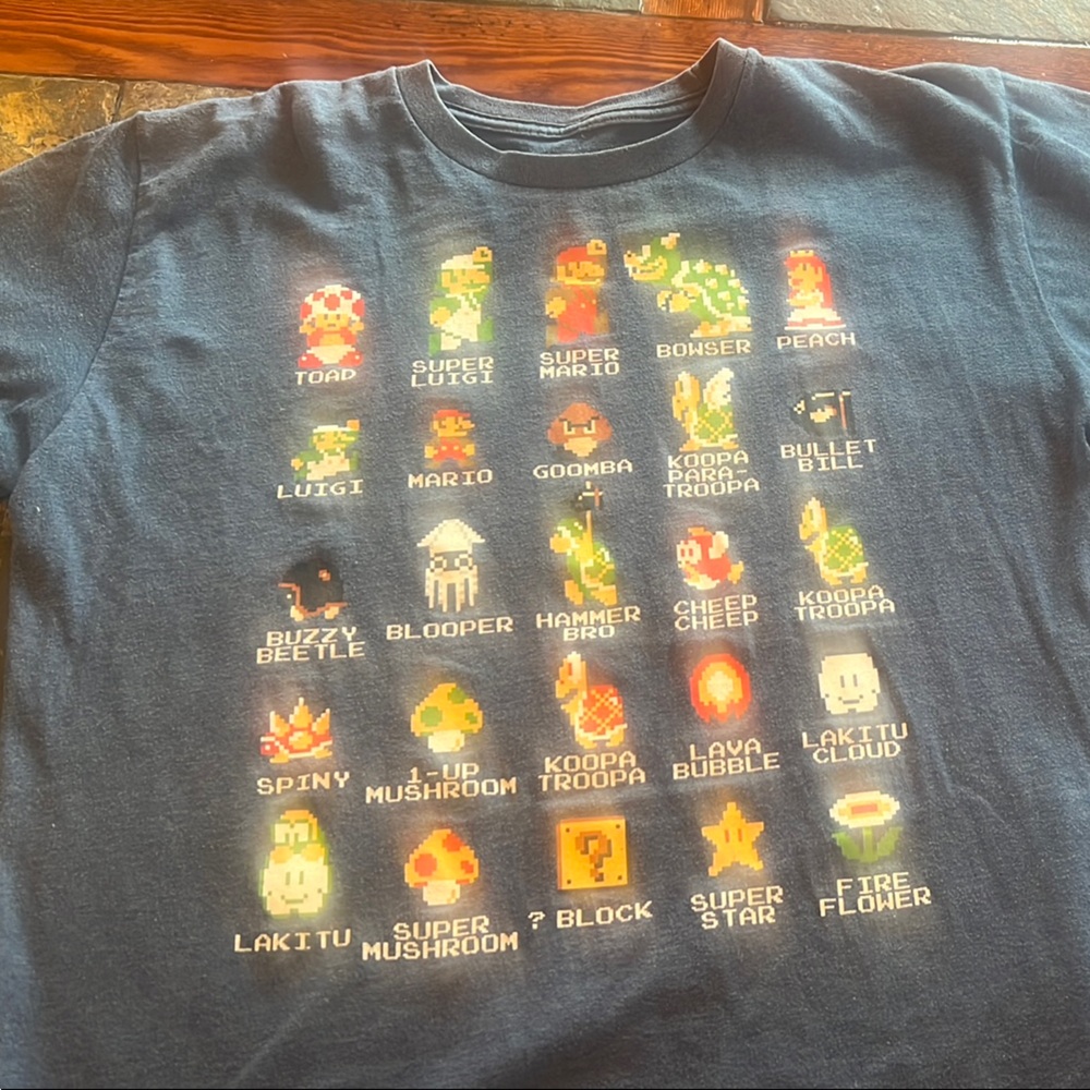 Vintage 2014 Nintendo Blue Short Sleeve Tee with Graphic Design